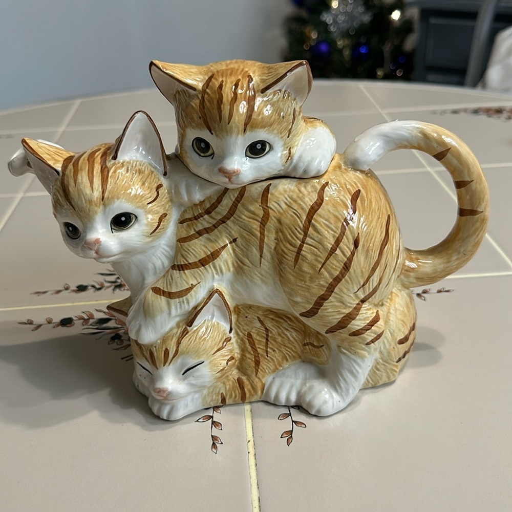 Kitten Tea Pot.